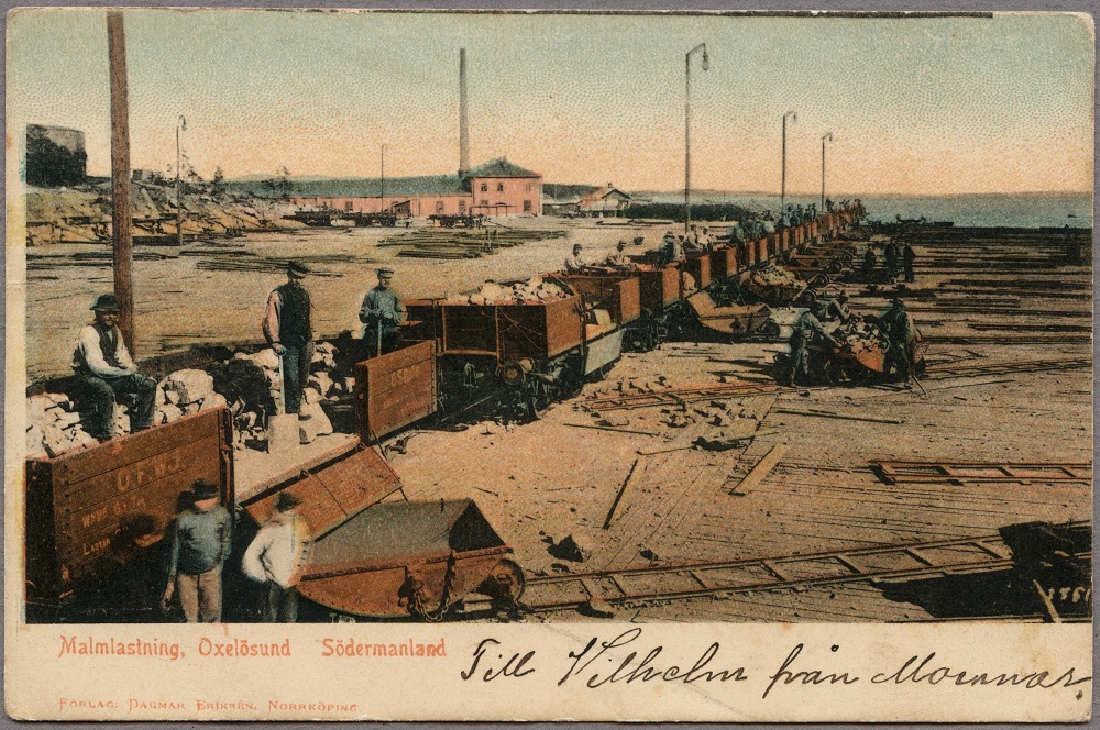 Vykort med hamnarbetare i Oxelösund ca 1898. Foto: Helfrid Gillberg. Järnvägsmuseet/DigitaltMuseum